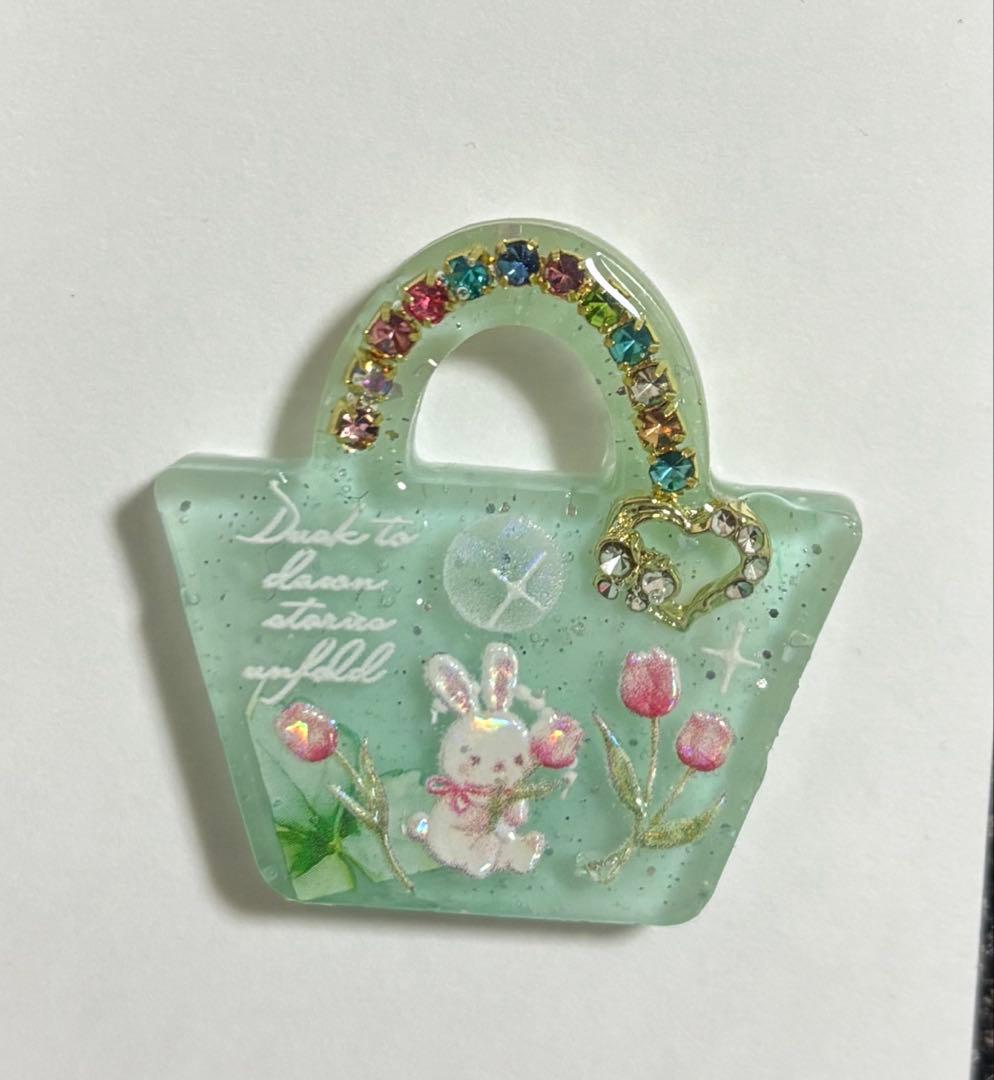 再販不可。カバン♡うさぎレジンヘアゴムブローチ