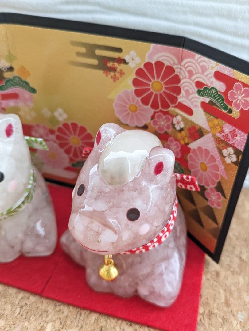 金屏風付き！紅白の干支おうまちゃん形オルゴナイトセット☆