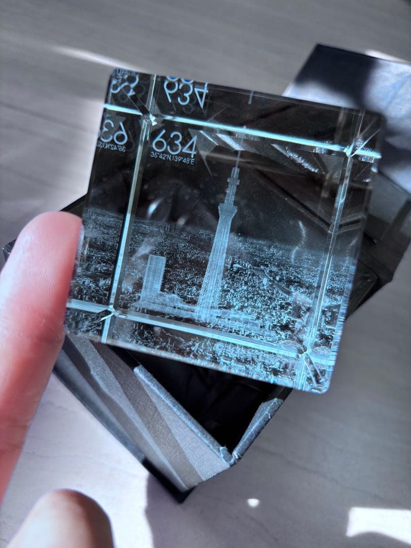 大きめ　東京スカイツリー クリスタル彫刻 専用ケース付き　街並みも細かく彫刻