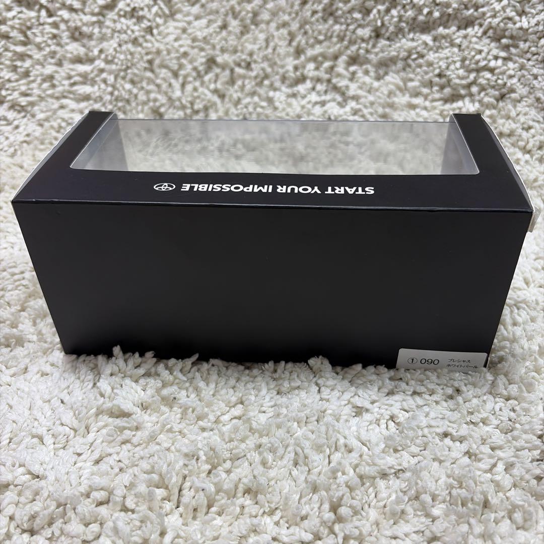 新品未開封✨ クラウン クロスオーバー ミニカー 1/30 スケール 非売品 白