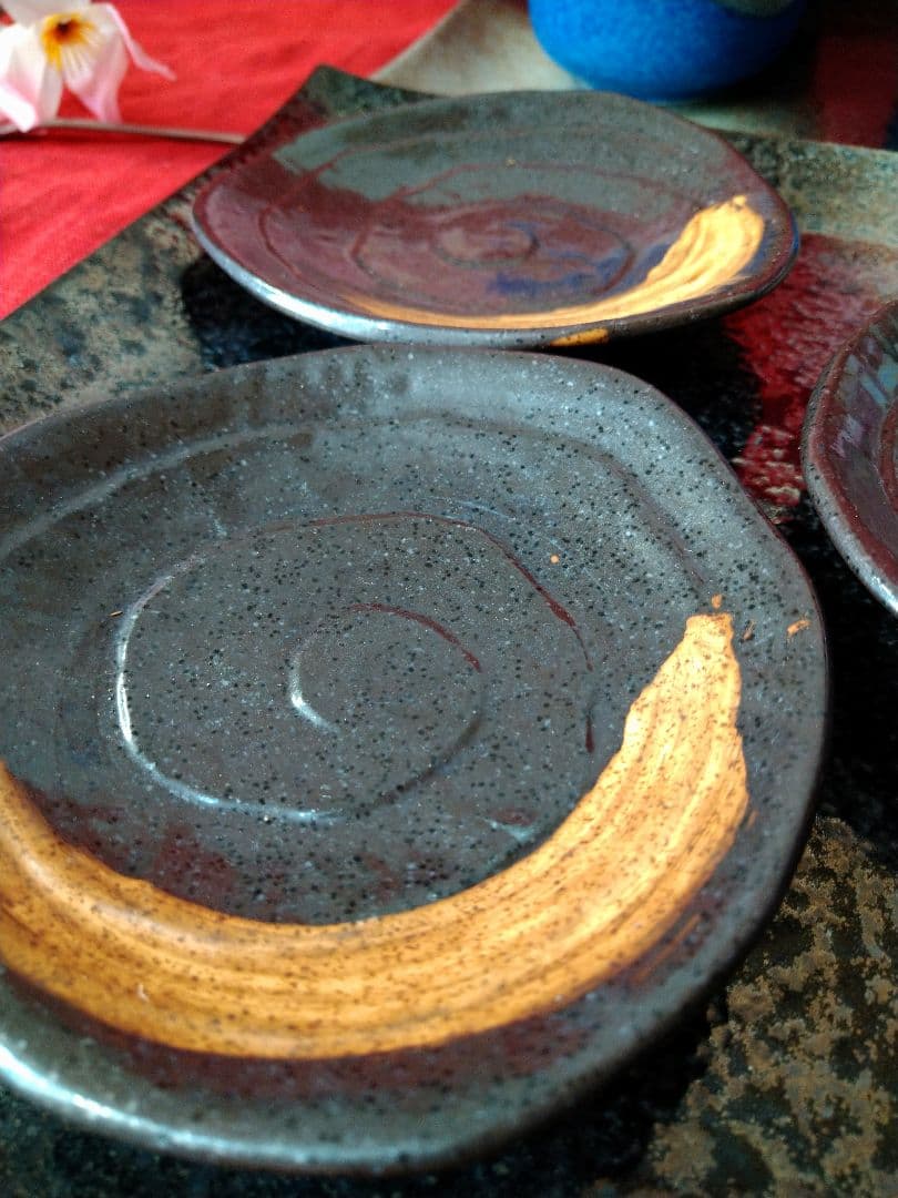 ⬛多目的コバルトブルー青御影風 蓋付皿⬛ウェーブ・黒備前茶刷毛三角皿⬛３組６皿