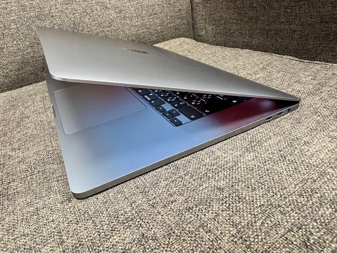 美品　MacBookPro 16 i7- 16- 512 office 永続版