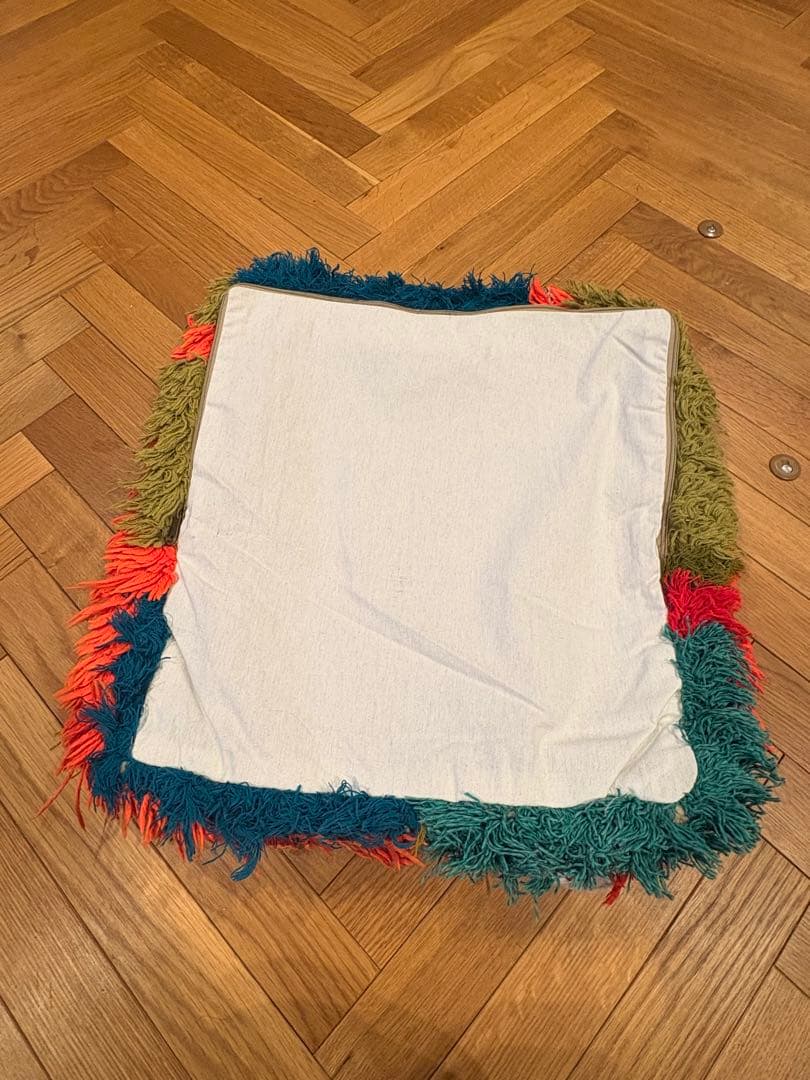 < 美品 > オルネコ　猫のプフ