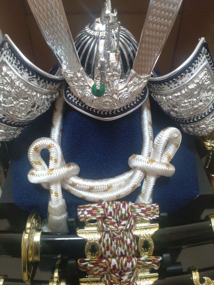 五月人形 兜 ケース入り シルバー 美品