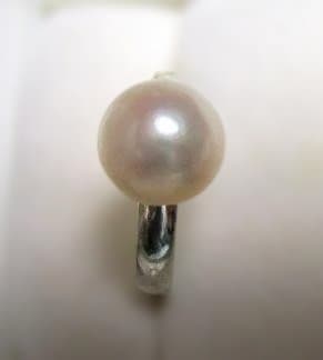 あこや真珠と黄緑色のスワロビーズのピアス他