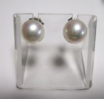 あこや真珠と黄緑色のスワロビーズのピアス他