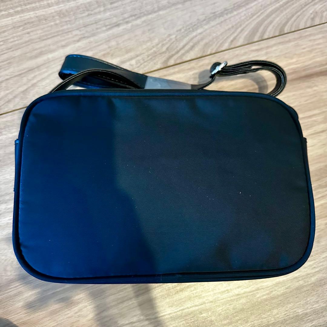 【新品未使用】女王蜂 ショルダーバッグ