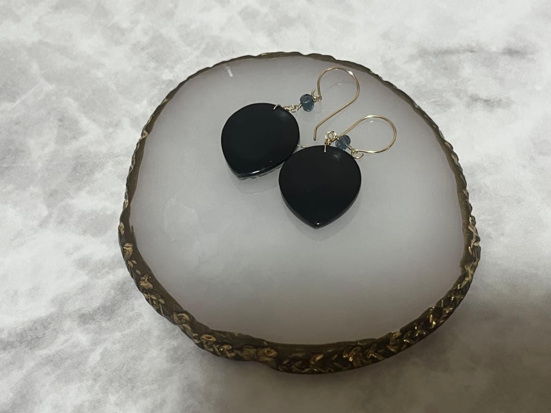 14kgfオニキス✖️MOP✖️水晶のトリプレットピアス です