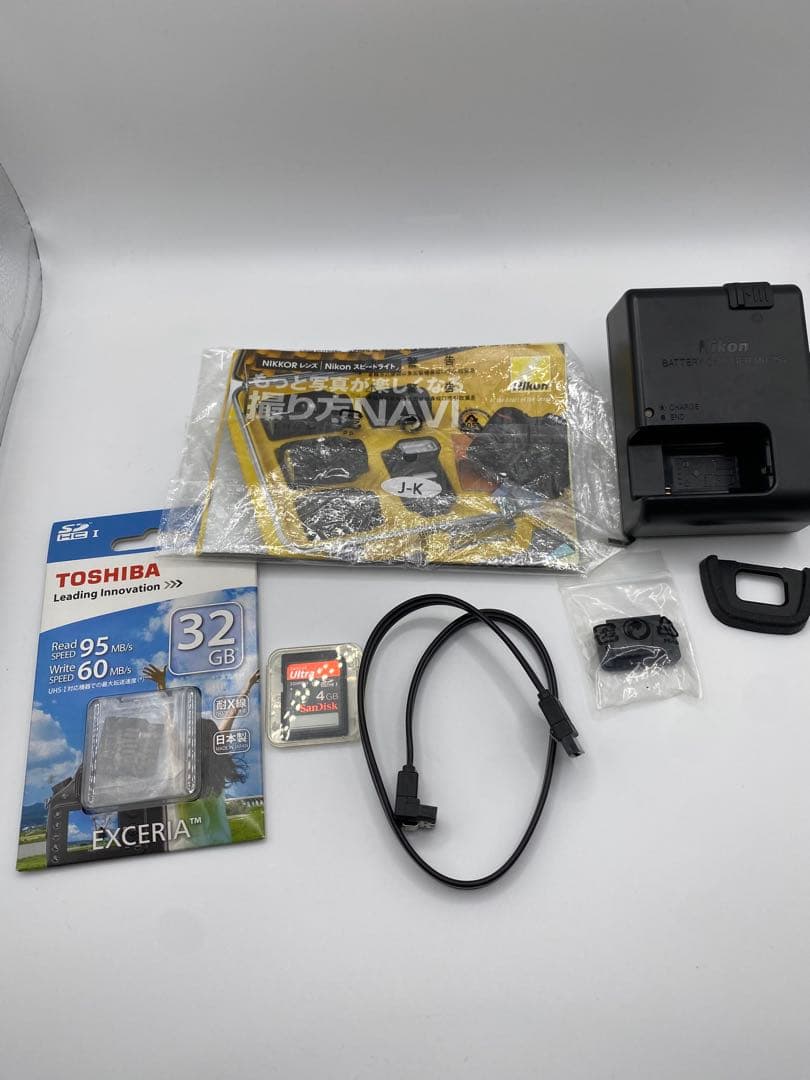 Nikon D7200 一眼レフと、便利な レンズ2本＋三脚＋バッグセット