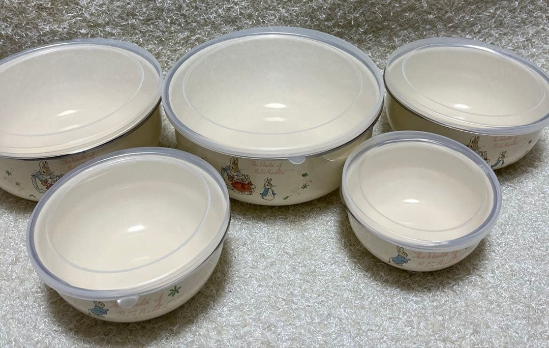 【新品未使用】ピーターラビット ホーローボウル5Pセット　ふた付き