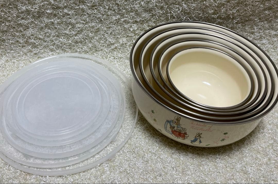 【新品未使用】ピーターラビット ホーローボウル5Pセット　ふた付き