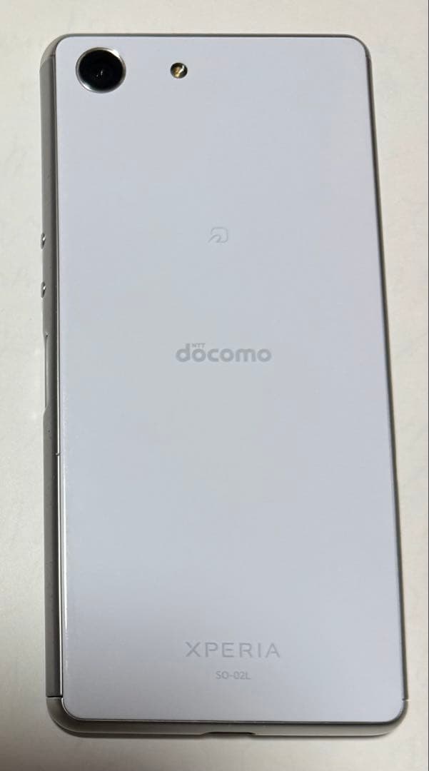 Xperia docomo ホワイト スマートフォン　ロック端末
