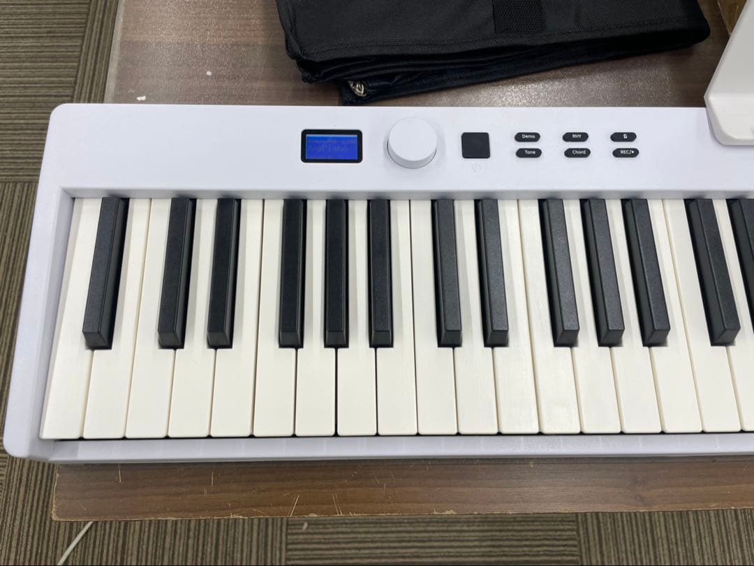 折りたたみ電子ピアノ　88鍵盤　充電タイプ　ホワイト 鍵盤ライト機能あり