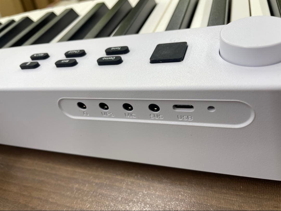 折りたたみ電子ピアノ　88鍵盤　充電タイプ　ホワイト 鍵盤ライト機能あり