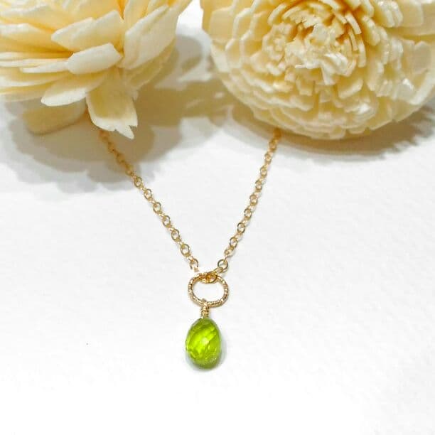 14kgf　ペリドットのひと粒雫チャーム