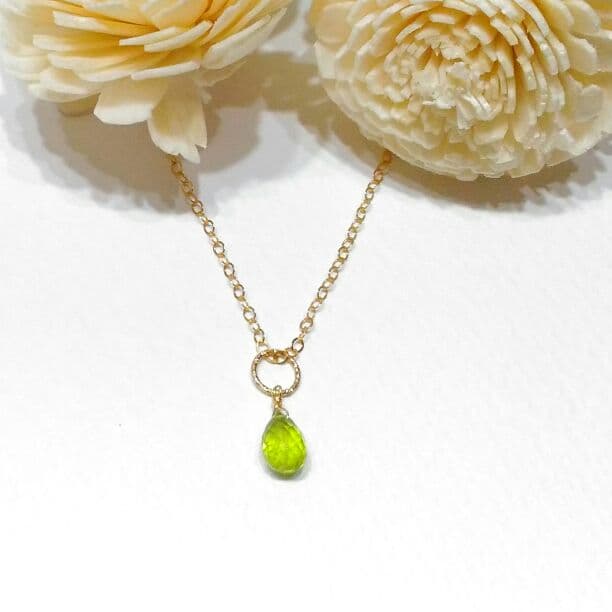 14kgf　ペリドットのひと粒雫チャーム