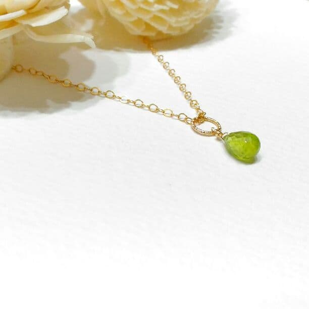 14kgf　ペリドットのひと粒雫チャーム