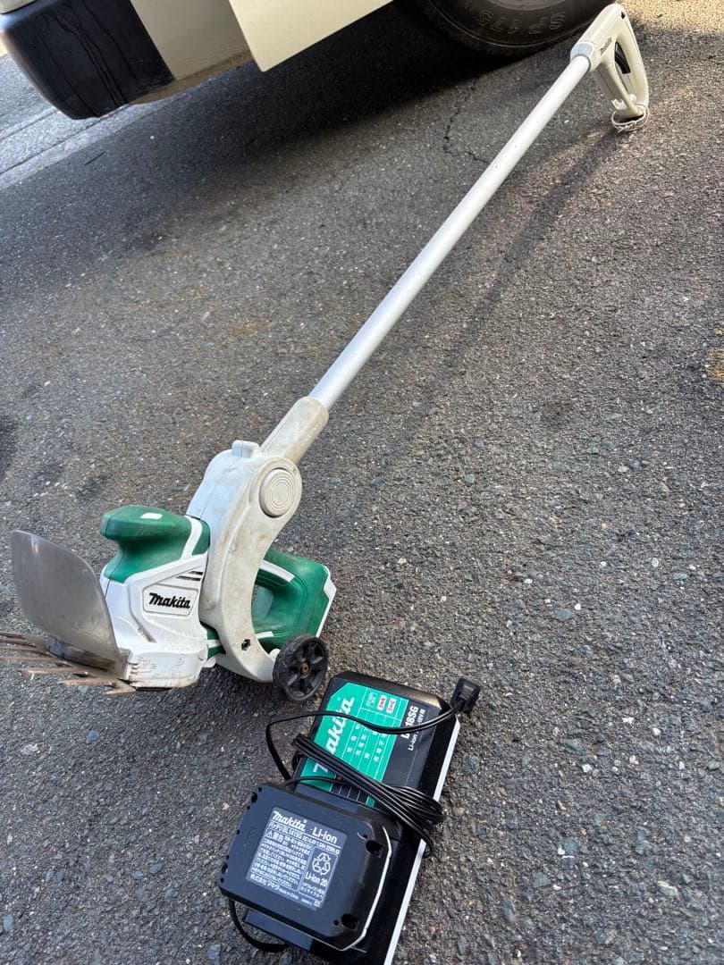 Makita 充電式芝刈り機 LUM1850