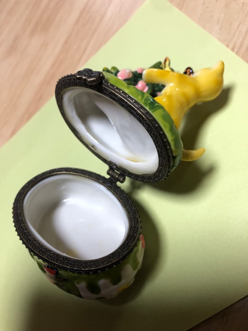 猫と戯れる蝶ヨーロッパアンティークジュエリーボックス 小物入れ コレクション