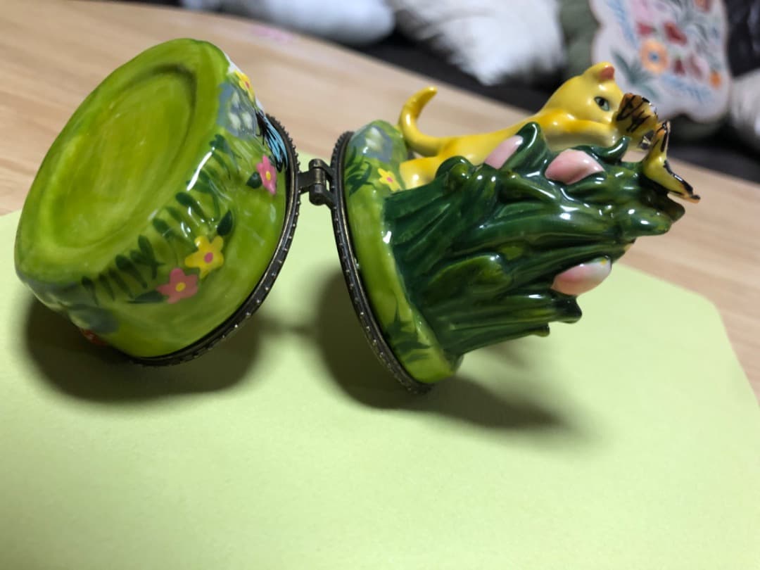 猫と戯れる蝶ヨーロッパアンティークジュエリーボックス 小物入れ コレクション