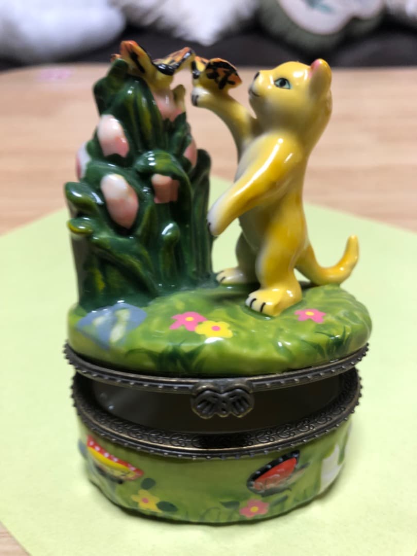 猫と戯れる蝶ヨーロッパアンティークジュエリーボックス 小物入れ コレクション