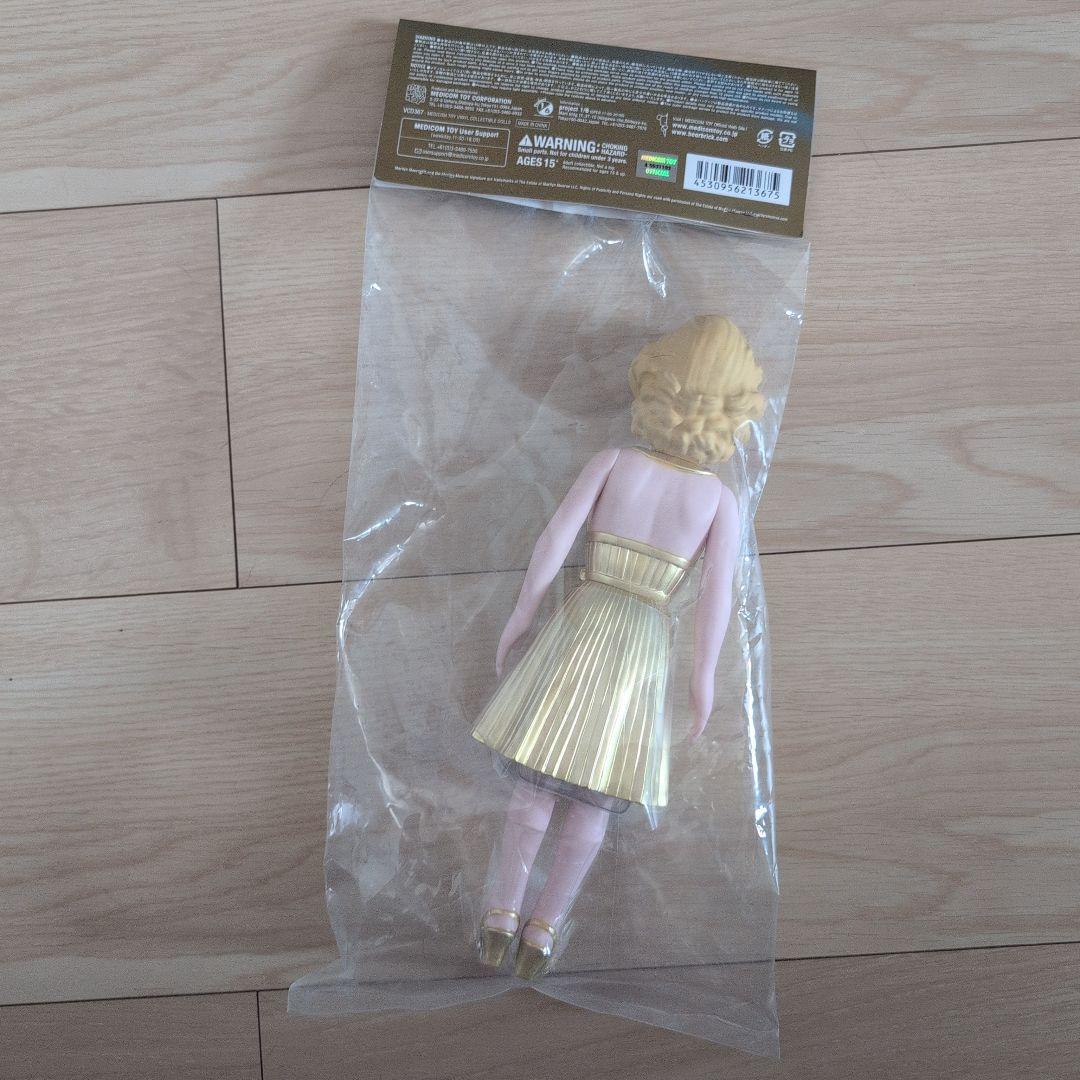 メディコム・トイ　マリリン・モンロー ゴールドドレス ソフビ