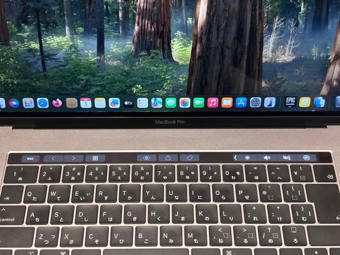 MacBook Pro 15インチ i7 / 16GB / 256GB 動作良好