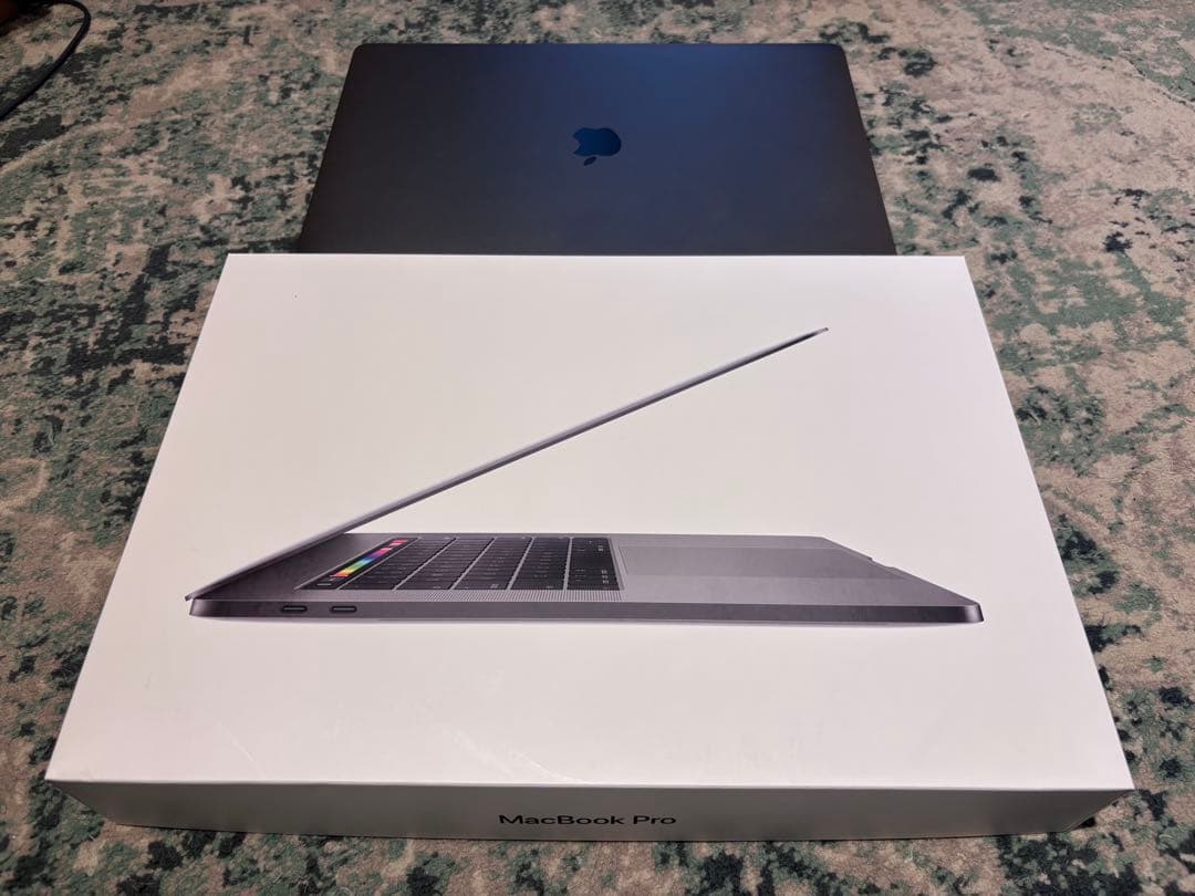 MacBook Pro 15インチ i7 / 16GB / 256GB 動作良好