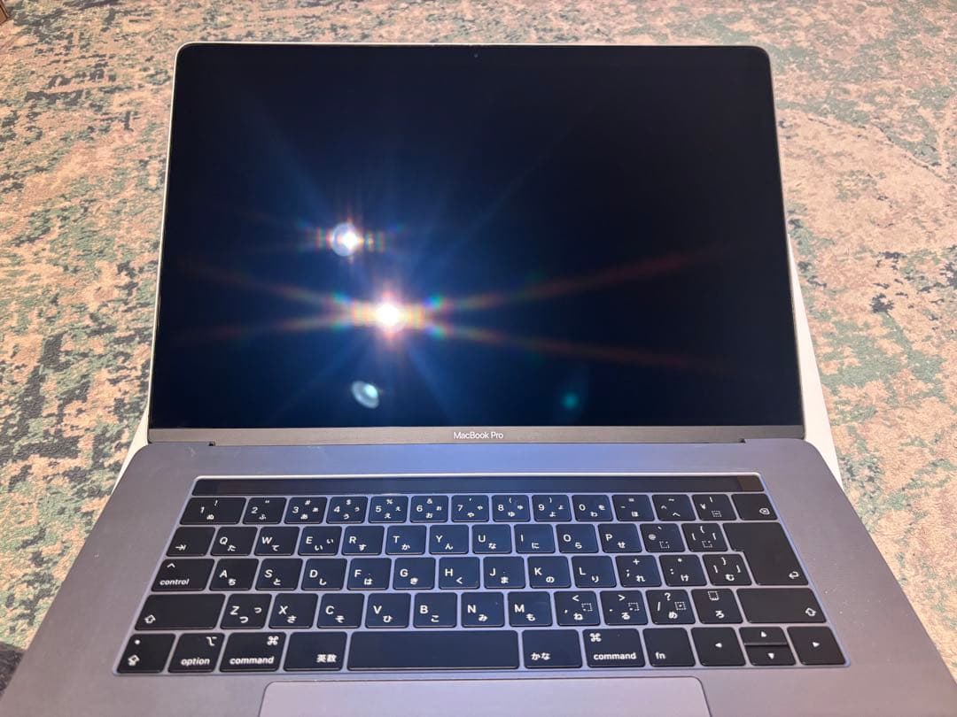 MacBook Pro 15インチ i7 / 16GB / 256GB 動作良好