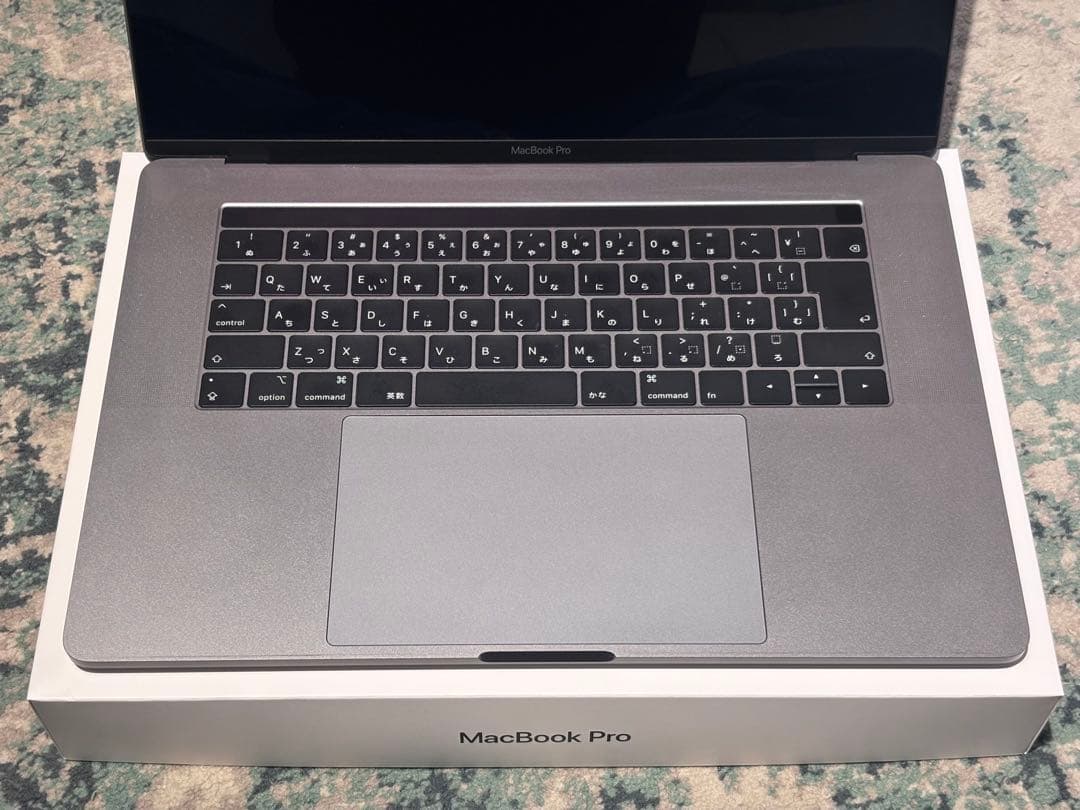 MacBook Pro 15インチ i7 / 16GB / 256GB 動作良好