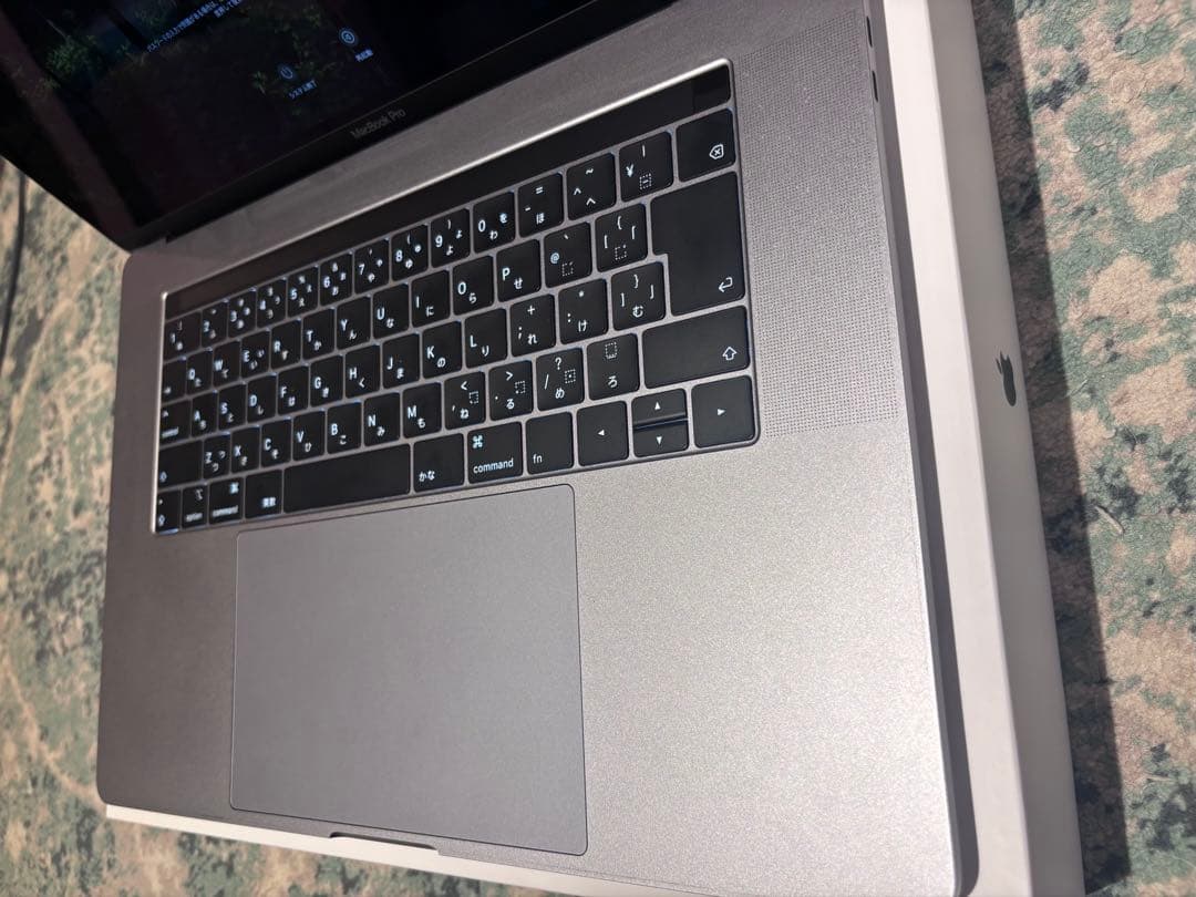 MacBook Pro 15インチ i7 / 16GB / 256GB 動作良好