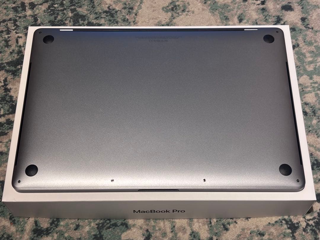 MacBook Pro 15インチ i7 / 16GB / 256GB 動作良好