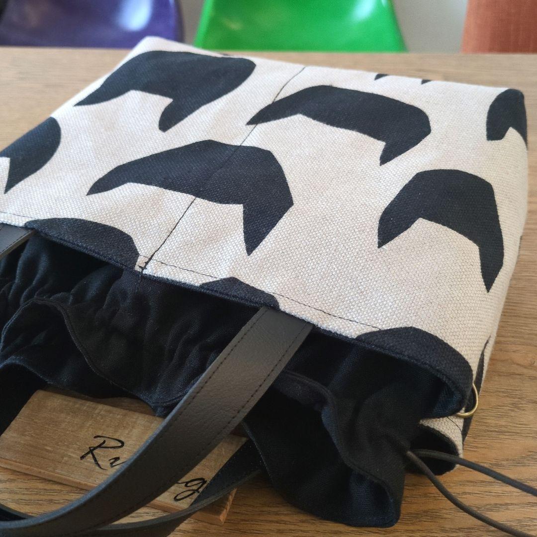 あおりポケットの巾着バッグ＊ミナペルホネン anoneanone