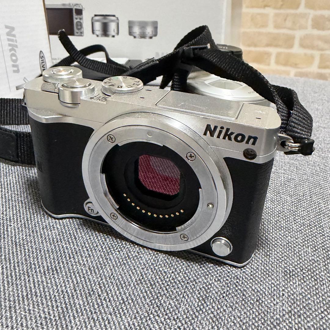 ニコンNikon 1 J5 ボディ バッテリー付き