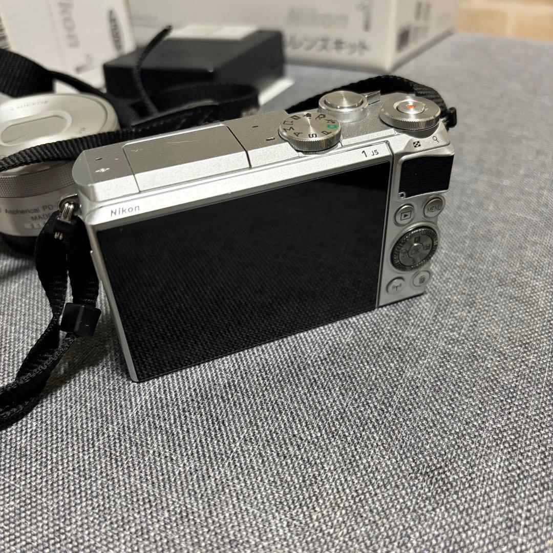 ニコンNikon 1 J5 ボディ バッテリー付き