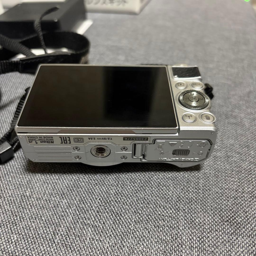 ニコンNikon 1 J5 ボディ バッテリー付き