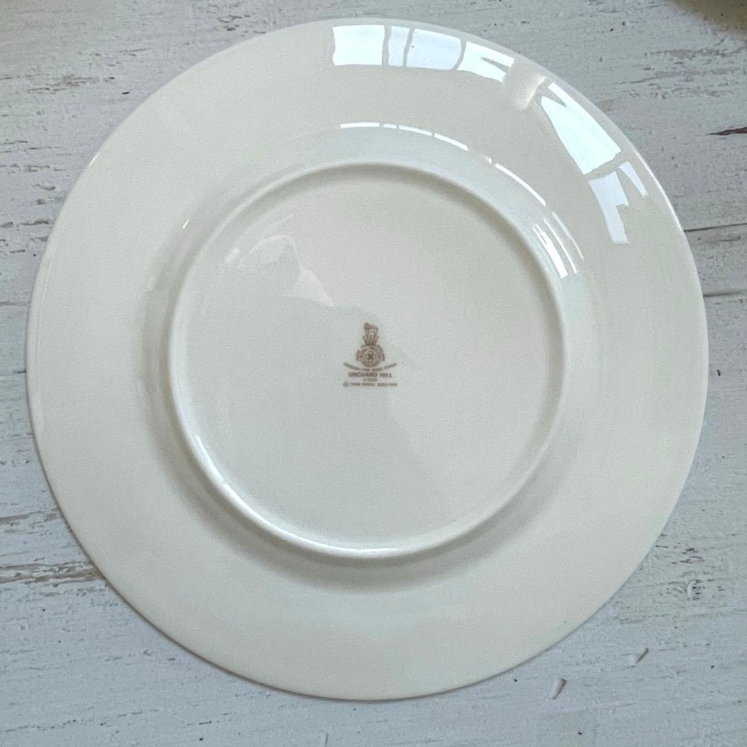 新品箱入りロイヤルドルトン オーチャードヒルC＆S+ケーキ皿のトリオ ペアセット