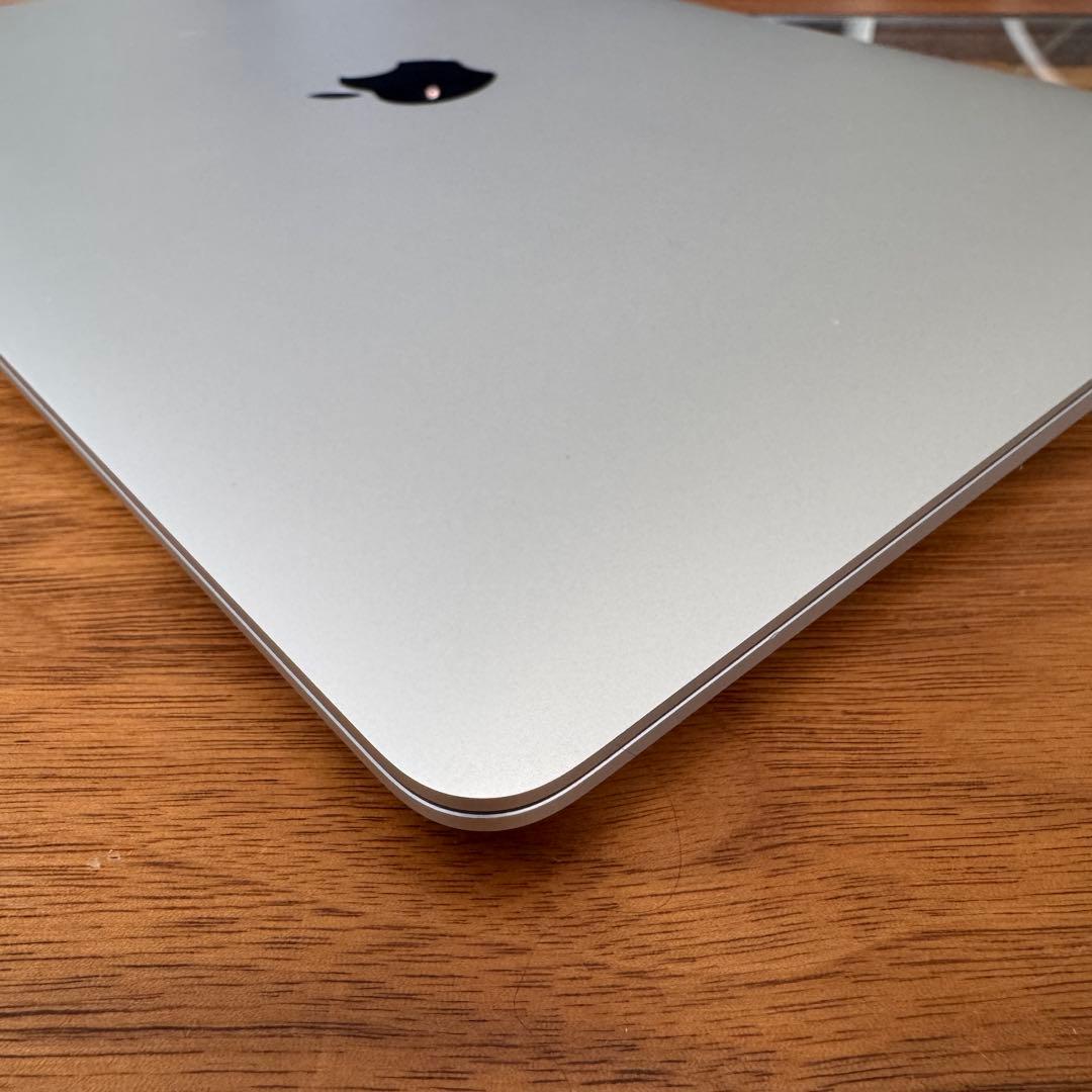 MacBook Air 13インチ　M1 チップ シルバー