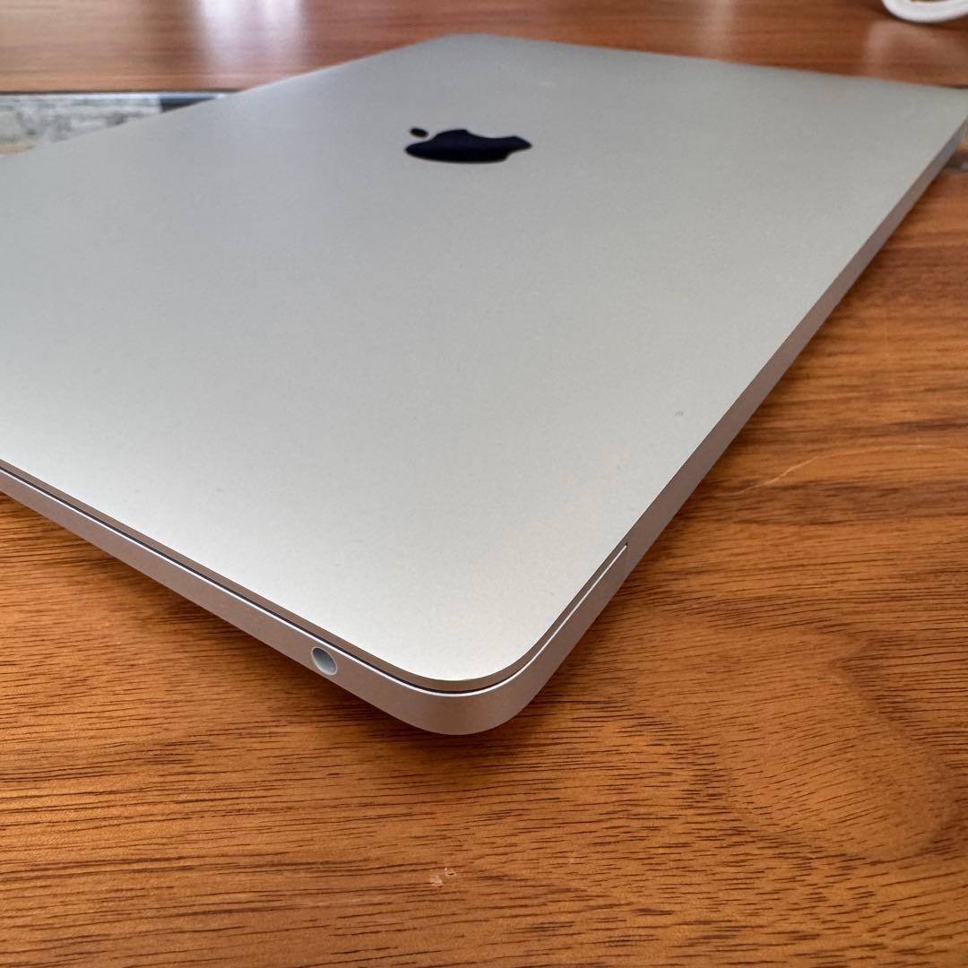 MacBook Air 13インチ　M1 チップ シルバー