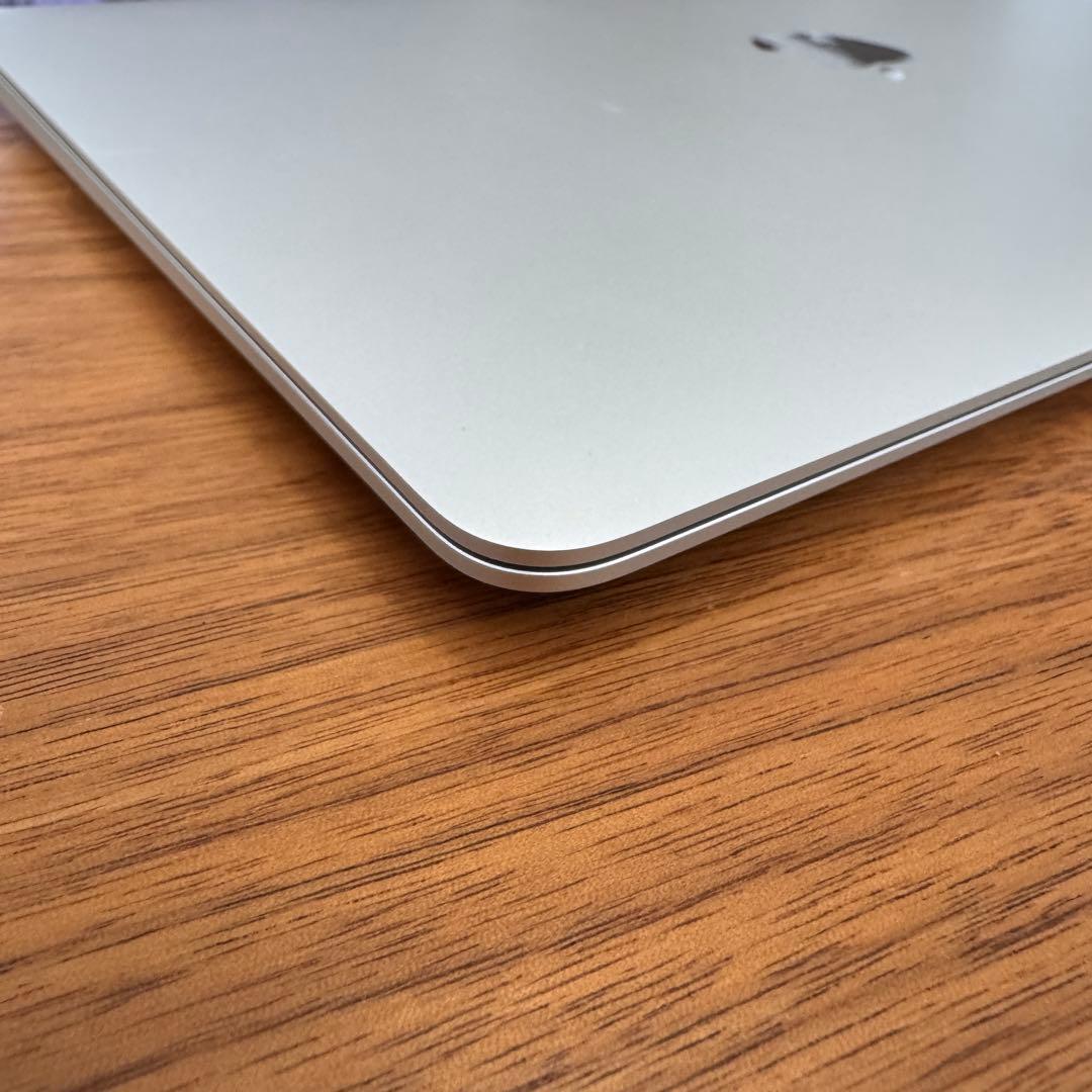 MacBook Air 13インチ　M1 チップ シルバー
