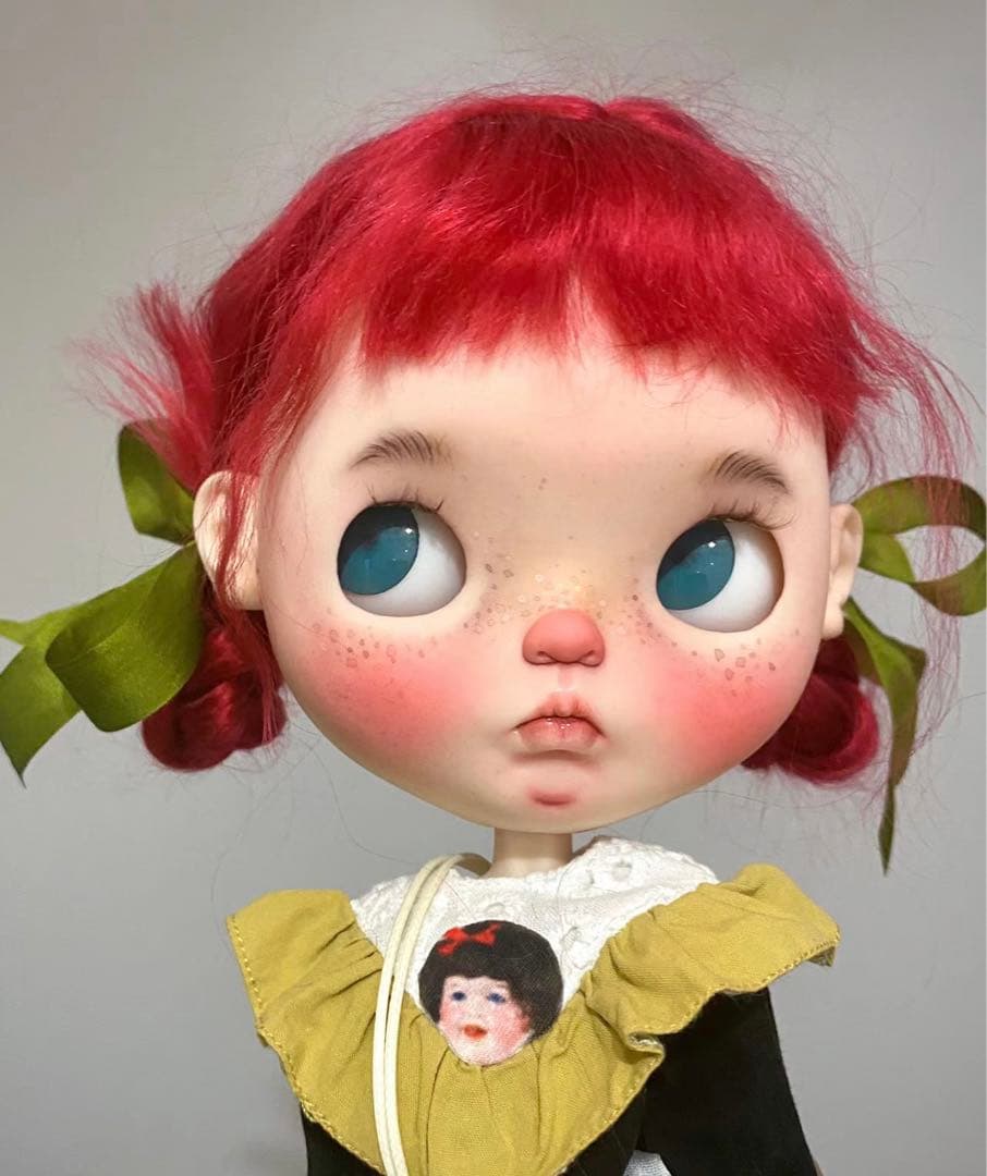 カスタムブライス 海外作家様 個性的 小さなお目目 かわいい 林檎のような