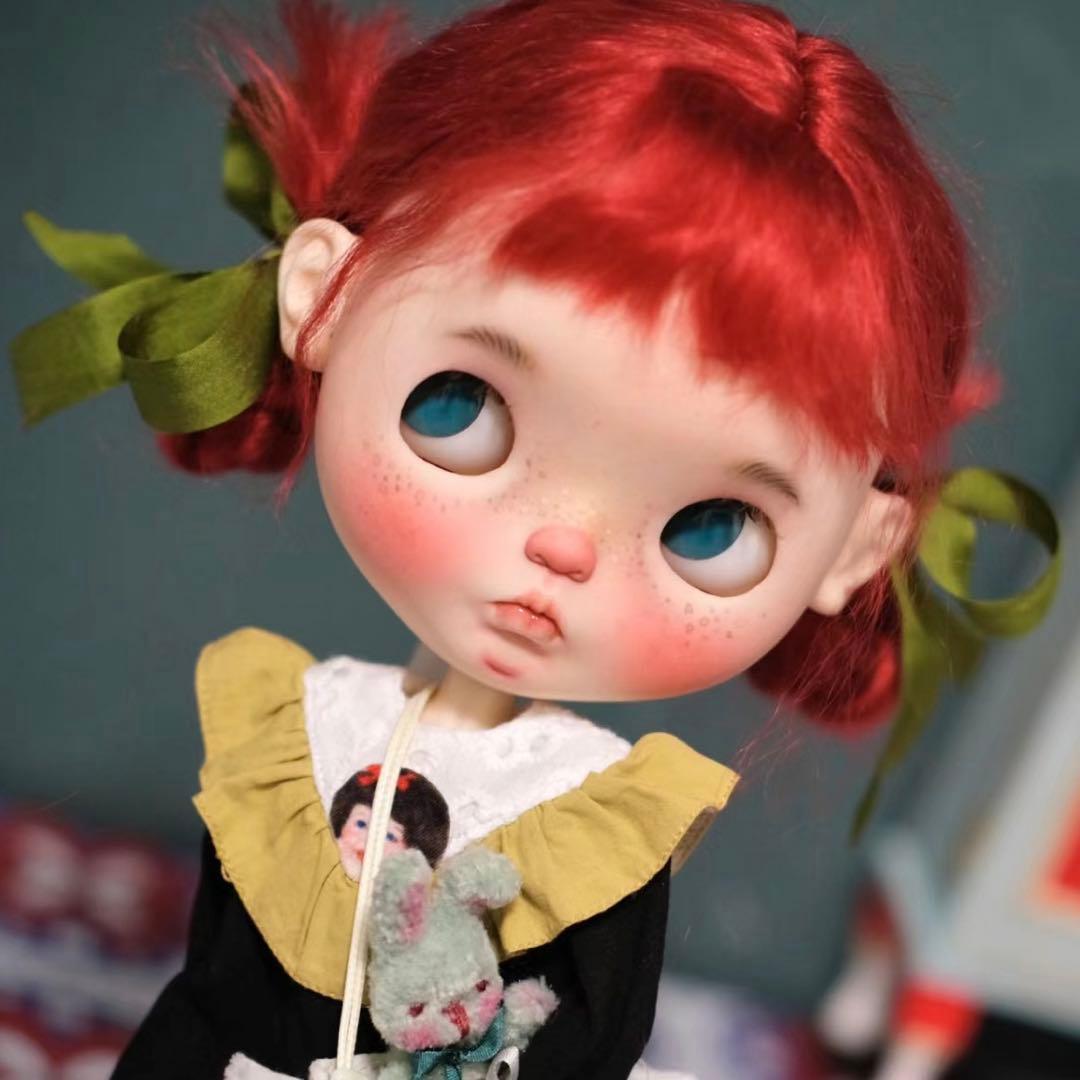 カスタムブライス 海外作家様 個性的 小さなお目目 かわいい 林檎のような