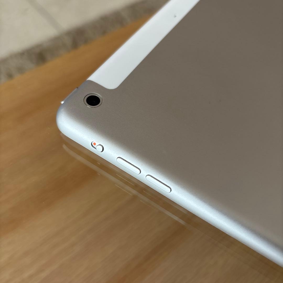 iPad本体 Apple iPad Air Wi-Fi+Cellular 32GB