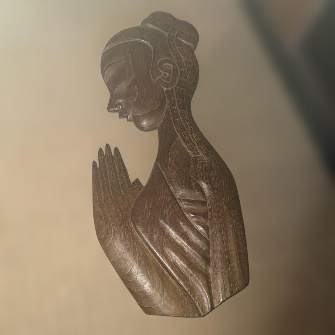 木製 祈りのポーズ 女性彫刻 約30cm