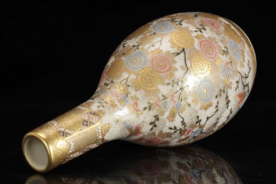 明治期 薩摩焼 丸十字 極細密 色絵金彩 菊蝶文花瓶 金襴手 飾壺 古美術 骨董