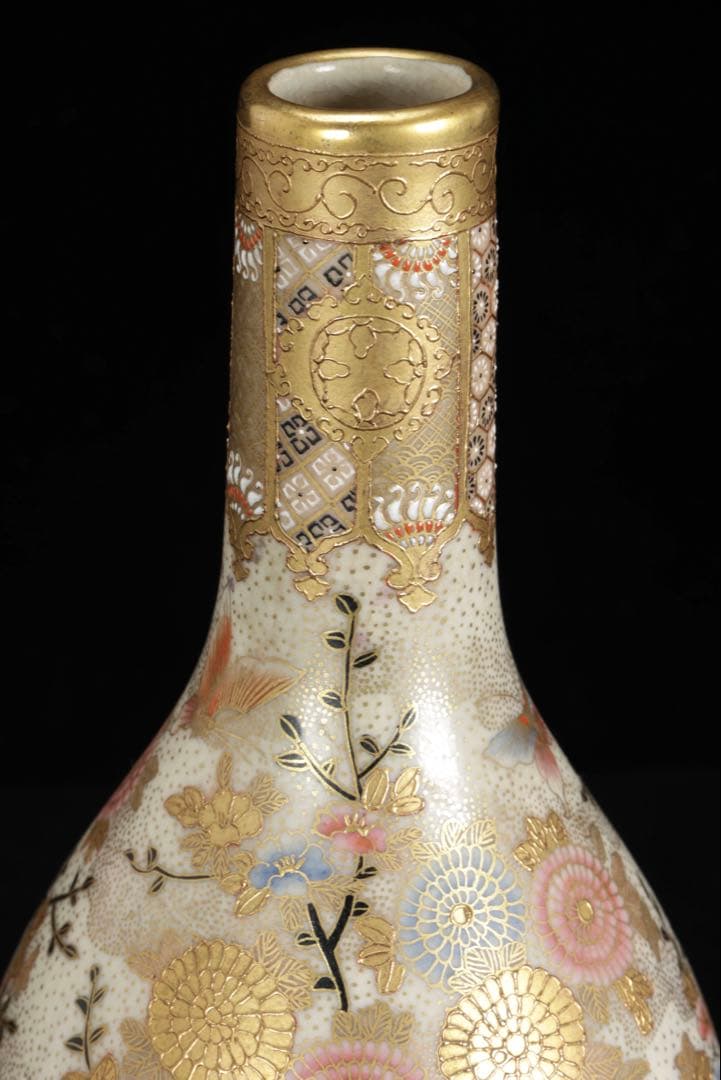 明治期 薩摩焼 丸十字 極細密 色絵金彩 菊蝶文花瓶 金襴手 飾壺 古美術 骨董