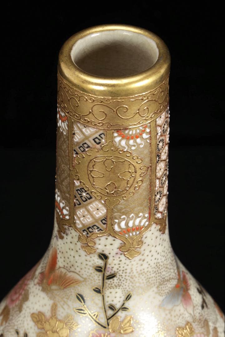 明治期 薩摩焼 丸十字 極細密 色絵金彩 菊蝶文花瓶 金襴手 飾壺 古美術 骨董