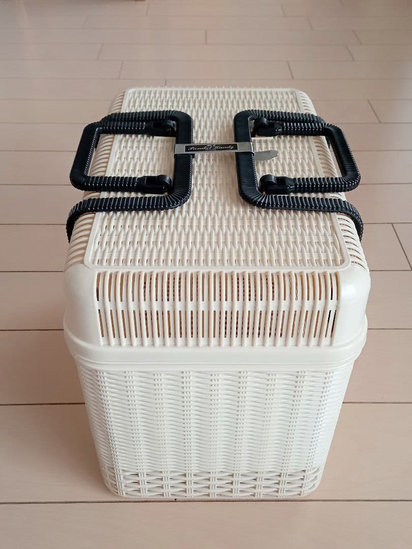 ピクニックバスケット　レトロ　プラスチック
