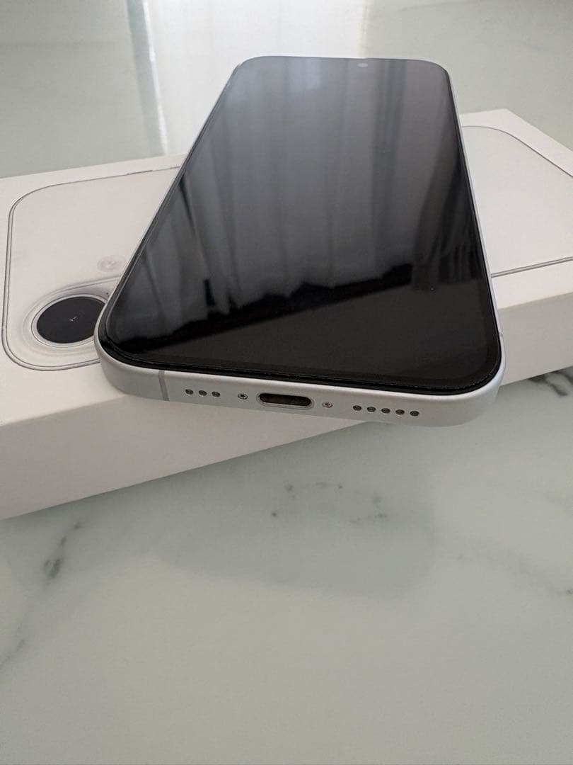 【値下げ】iPhone16 512GB ホワイト美品　SIMフリー