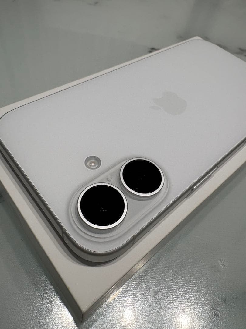 【値下げ】iPhone16 512GB ホワイト美品　SIMフリー